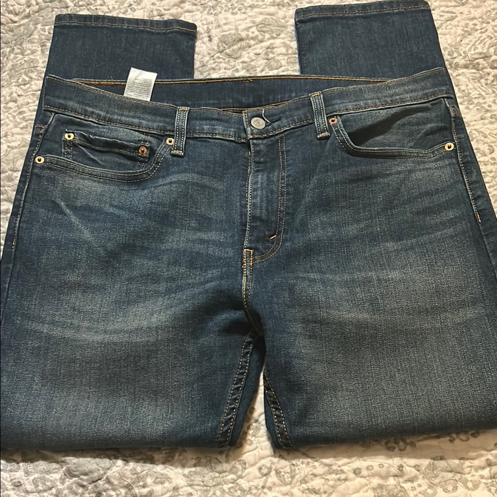 Levi's Blue Relaxed Jeans with Signature Style - Picture 5 of 7